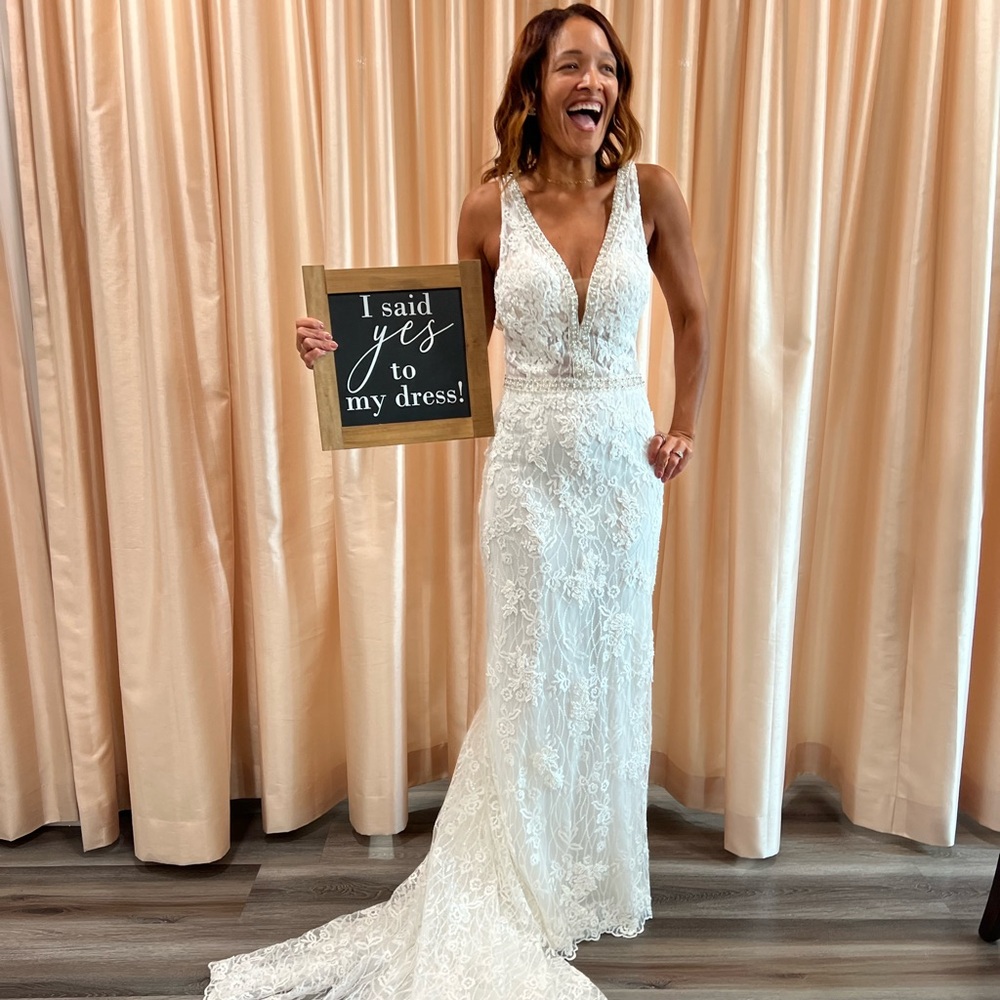 Pronovias White Sleeveless Plunge Gown